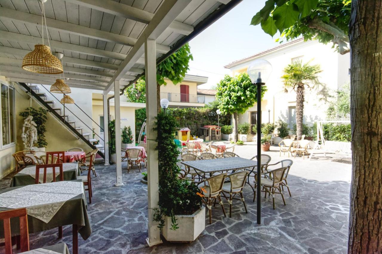Hotel Pironi San Mauro Mare Exterior foto
