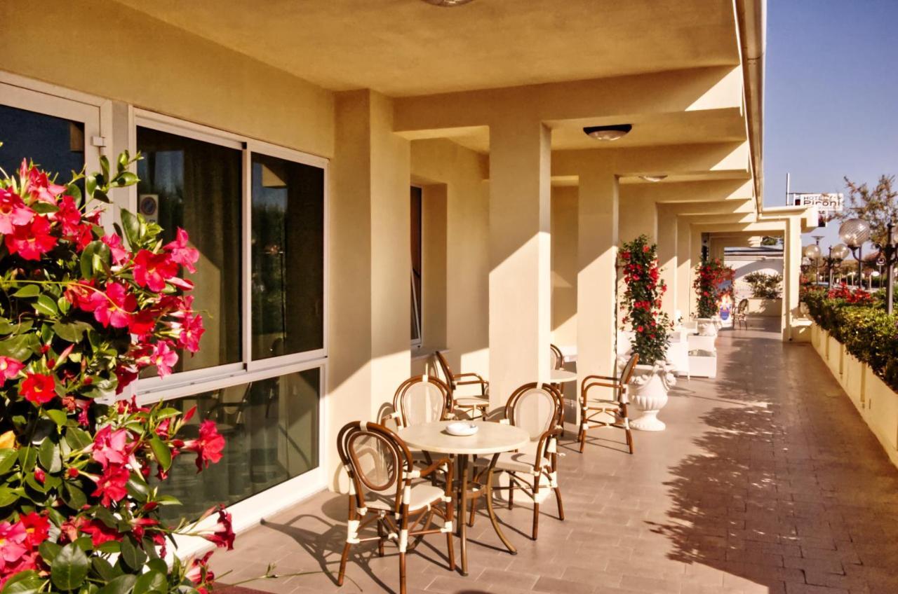 Hotel Pironi San Mauro Mare Exterior foto